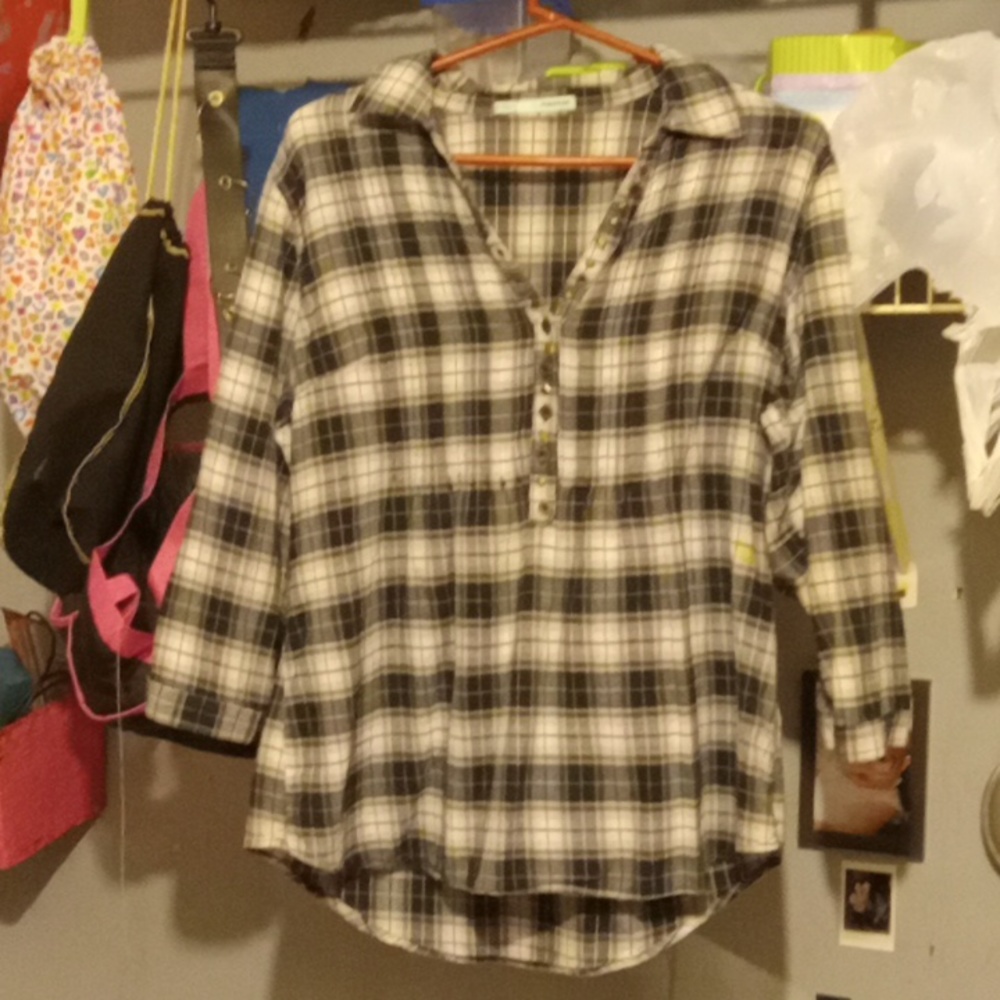 Black and white flannel shirt size XL